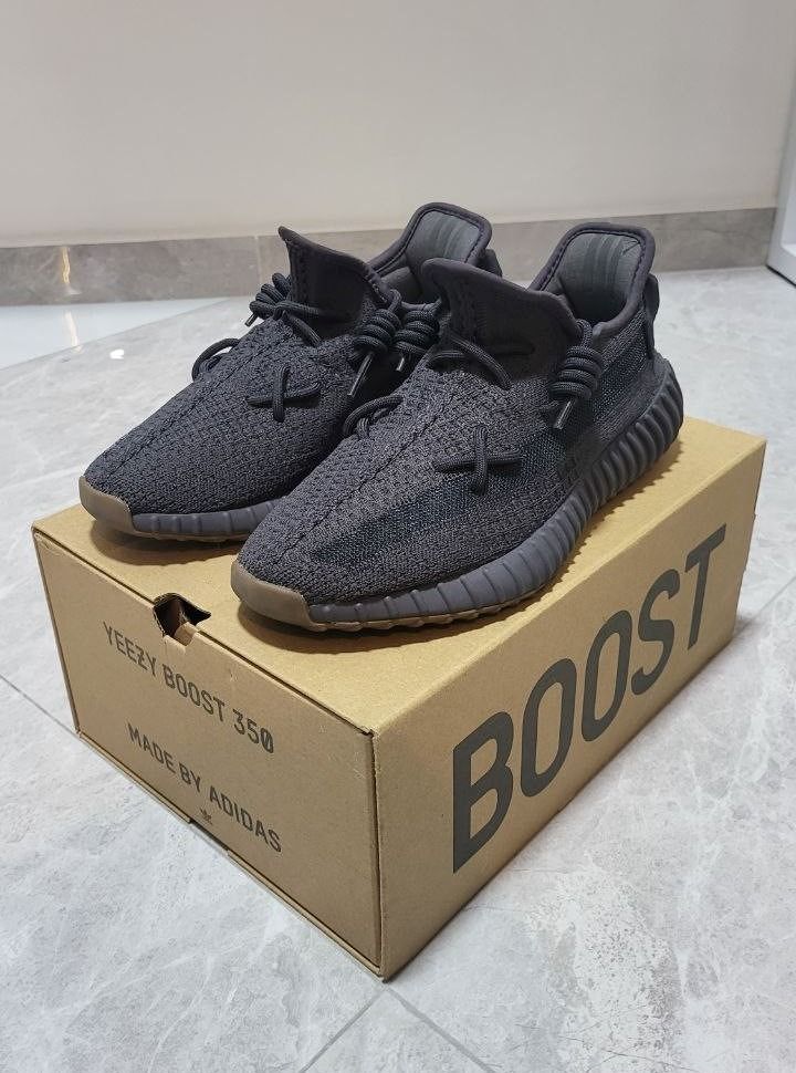 adidas Yeezy Boost 350 V2 Cinder authentic, Men's Fashion, Footwear,  Sneakers on Carousell