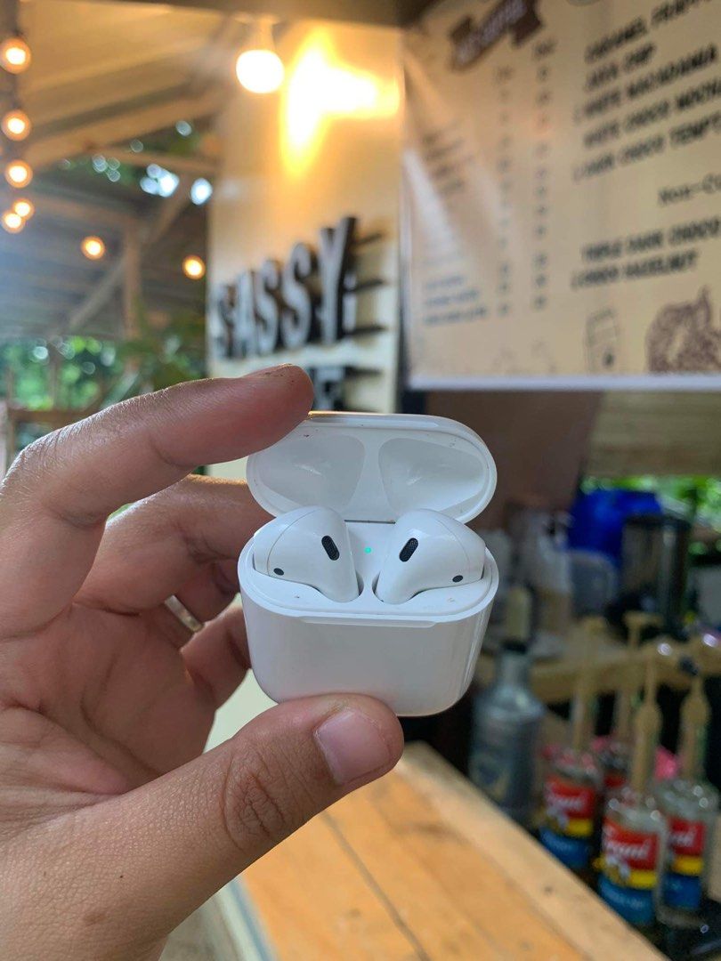 Airpods gen 2 original (Category: Earphones) located in Paranaque City. Submitted by louise240817 (Listing ID 1239887716, Image 2). Description: Authentic apple airpods gen 2 Pwede ma verify sa 3utools na orig airpods. Galing japan. Ingat sa mga fake. We don’t sell any fake item. Check feedback nalang po thanks .