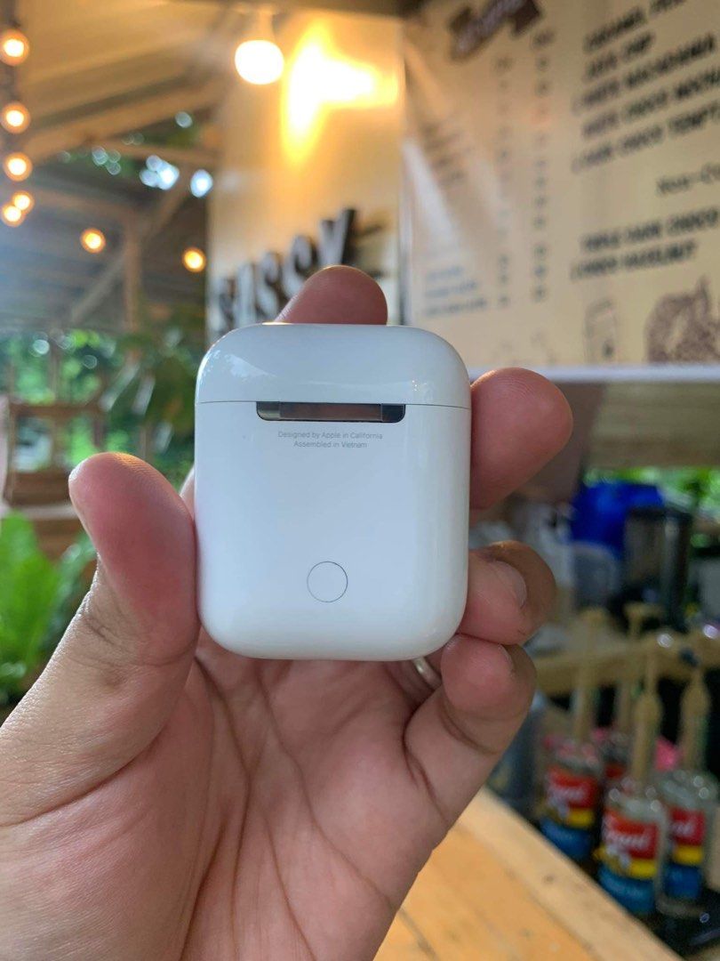 Airpods gen 2 original (Category: Earphones) located in Paranaque City. Submitted by louise240817 (Listing ID 1239887716, Image 1). Description: Authentic apple airpods gen 2 Pwede ma verify sa 3utools na orig airpods. Galing japan. Ingat sa mga fake. We don’t sell any fake item. Check feedback nalang po thanks .