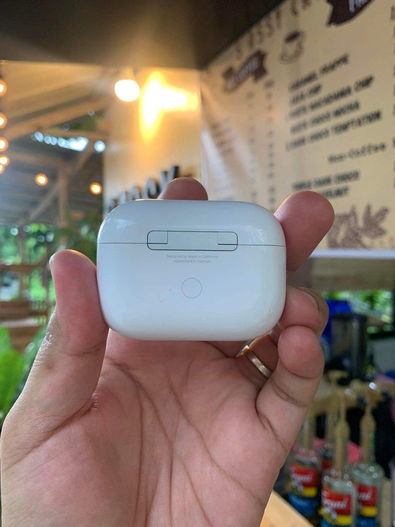 Airpods pro original (Category: Earphones) located in Paranaque City. Submitted by louise240817 (Listing ID 1239887754, Image 2). Description: Authentic apple airpods pro Pwede ma verify sa 3utools na orig airpods. Galing japan. Ingat sa mga fake. Naka mura ka nga ndi ka naman sure kung original. Original airpods can last up to 1-5 yrs We don’t sell any fake item. Check feedback nalang po thanks .
