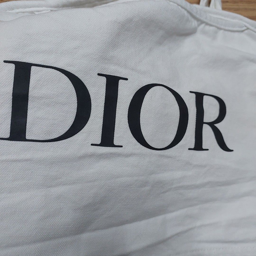 Authentic Christian Dior Garment bag (Category: Luxury Bags & Wallets) located in Manila. Submitted by jfluxury.co (Listing ID 1239845220, Image 3). Description: excellent condition no flaws bought in Japan 🇯🇵 💯% Authentic. 😊 Money back guarantee. 😊 Clean and ready to use na po.