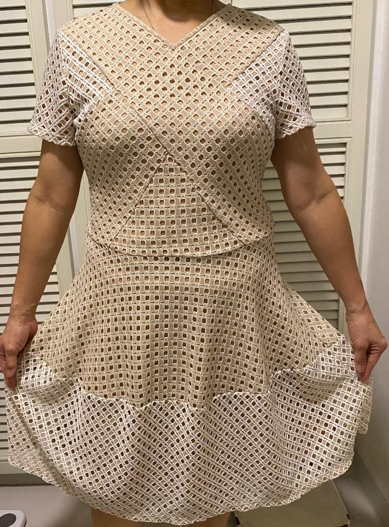 BCBG Dress in US Women's US 6 (Category: Dresses) located in Mandaluyong City. Submitted by prelovedmj_ (Listing ID 1239770346, Image 3). Description: Size is listed Large but it fits best for a Medium or someone who fits into a Women's Size US 6.