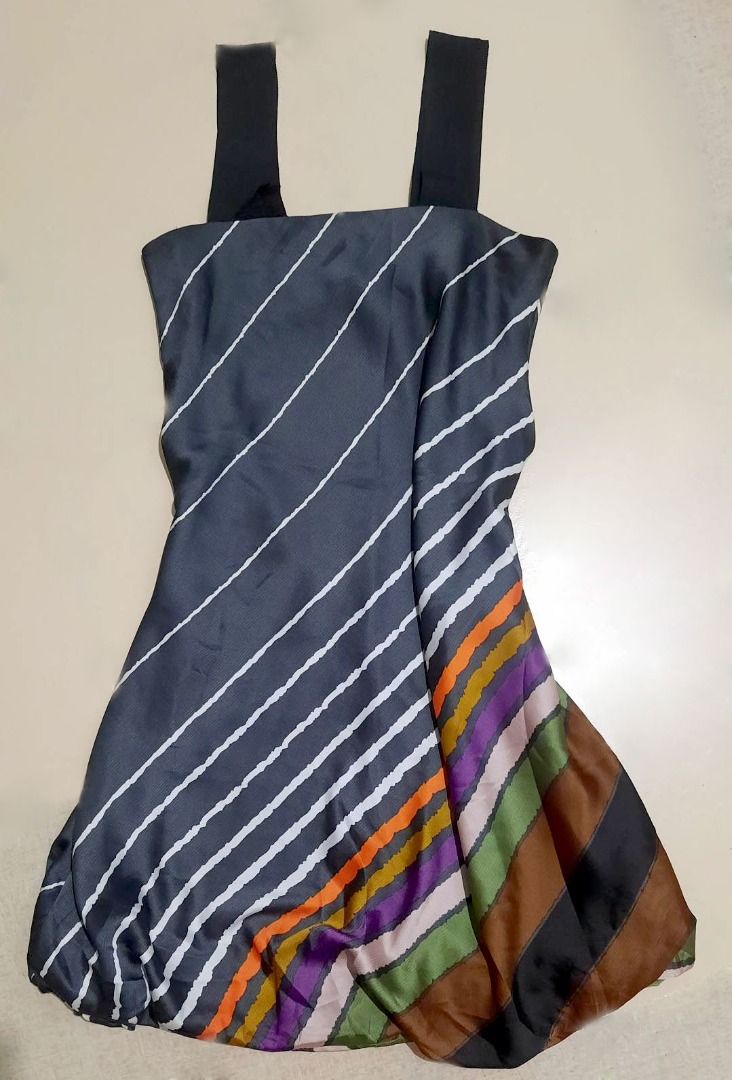 Beautiful artsy dress (Category: Dresses) located in Manila. Submitted by summerd (Listing ID 1239810883, Image 2). Description: I used this once only (photos posted). Flexible day, night, summer, casual, or occasion dress. Stylish and very pretty :) Size: Approx fits S-M * DELIVERY/SHIPPING(shouldered by buyer): via Abest or buyer can book a pick-up courier of their choice. * No returns * No exhange * No refund #graphic #art #artist #abstract #p
