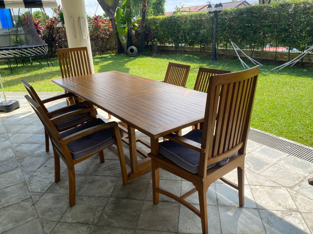 Beautiful solid Timber Extendable Outdoor Table with 6 Chairs & Bench