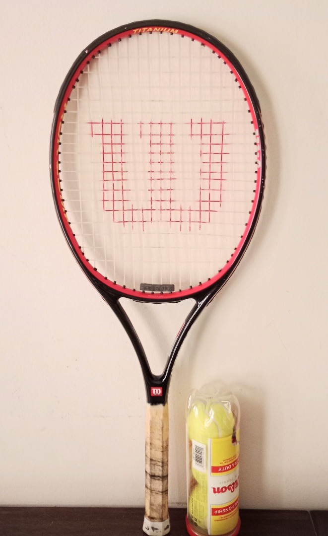 Beginner tennis racket Wilson racquet with new can of balls, Sports