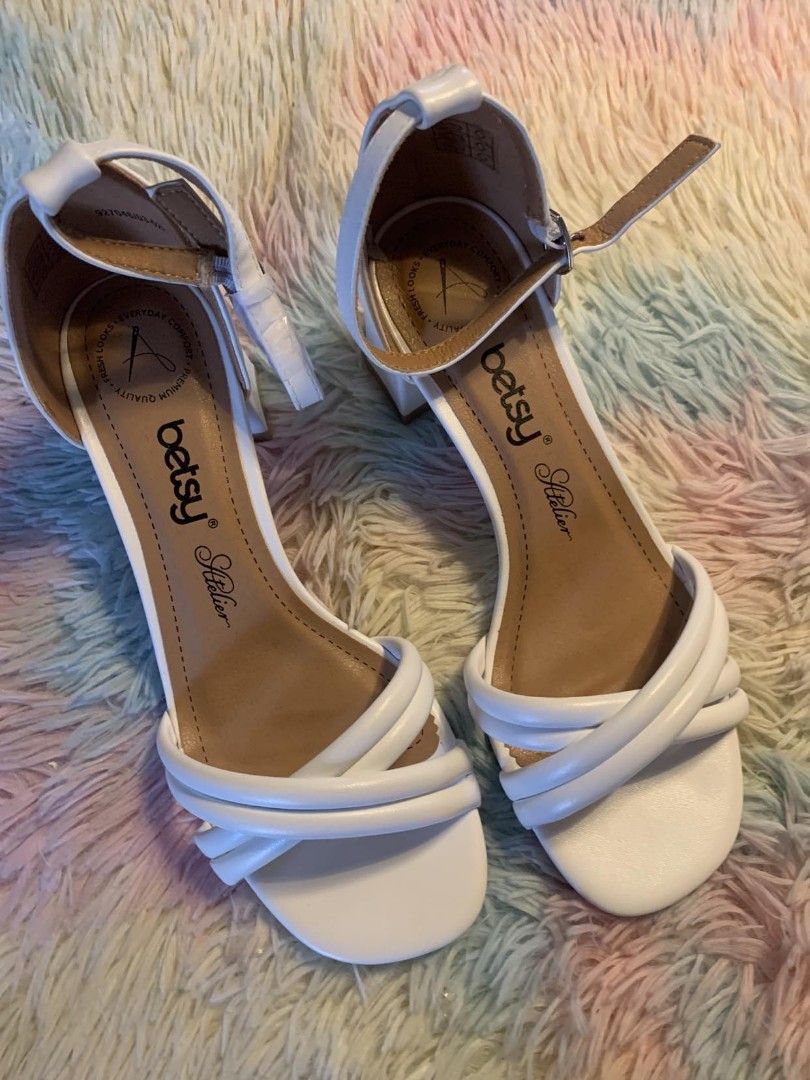 Betsy Nude Pump Shoes, Women's Fashion, Footwear, Heels on Carousell