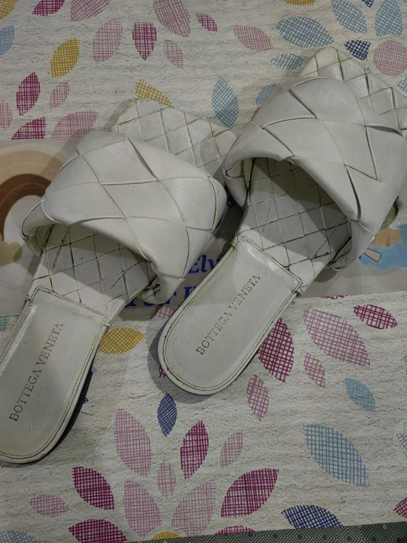 Bottega Veneta (Category: Sneakers & Footwear) located in Cainta. Submitted by mega_salestuff (Listing ID 1239889500, Image 2). Description: Authentic Bottega Veneta. personal preloved. sign of usage only..
