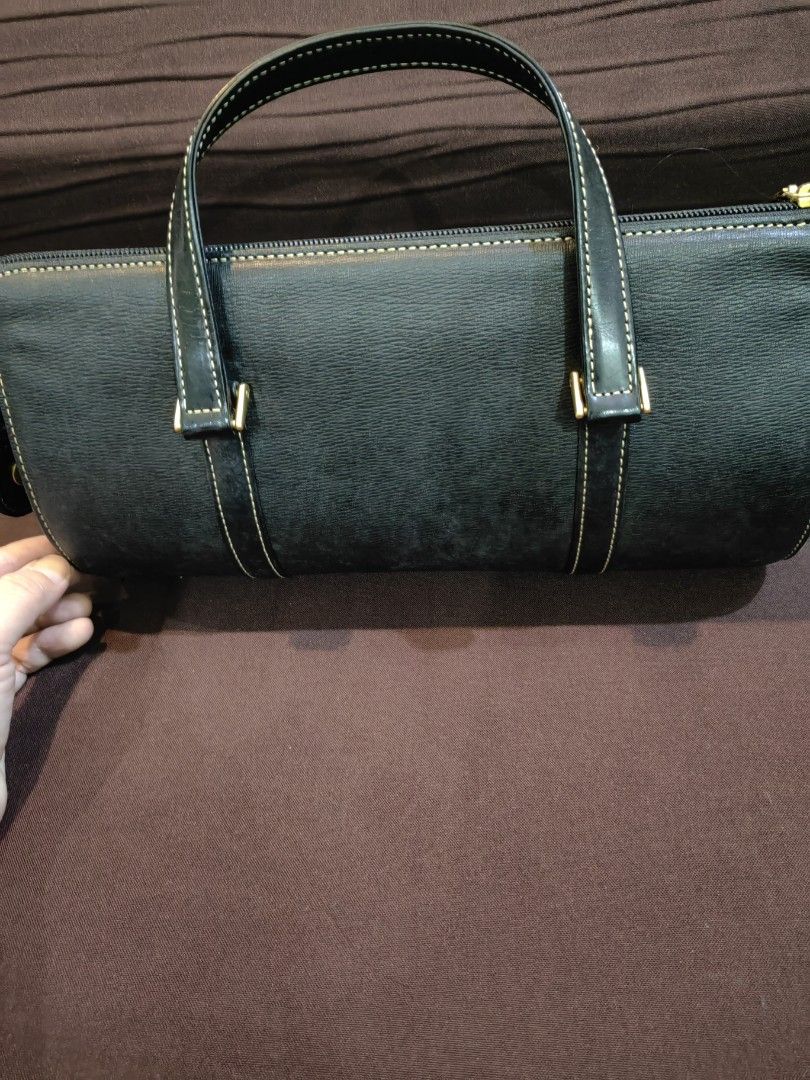 Burberrys (Category: Luxury Bags & Wallets) located in Cainta. Submitted by mega_salestuff (Listing ID 1239889417, Image 3). Description: Vintage Burberrys. got this as pasalubong from UK. well kept can pass as new!.