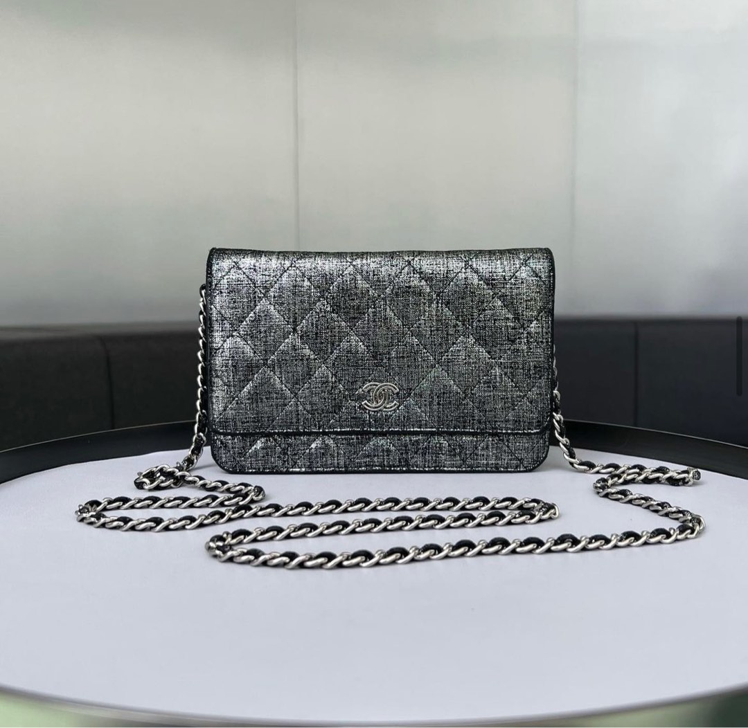 Shop CHANEL CHAIN WALLET 2023 Cruise