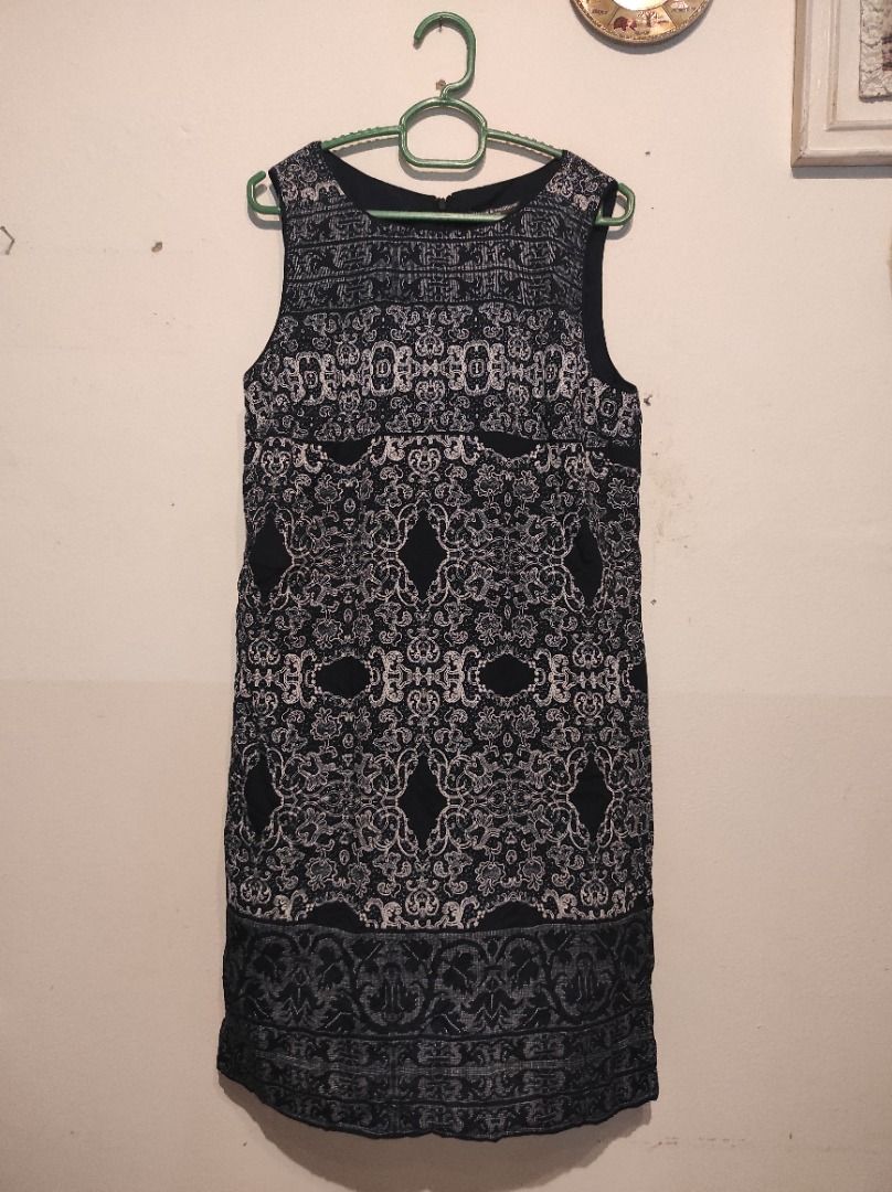 Chelsea and theodore floral dress hot sale