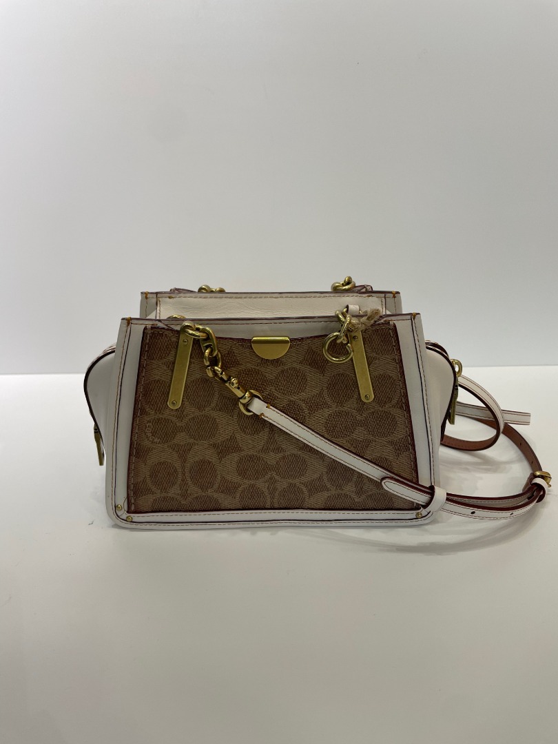 Coach Dreamer 21 Signature Shoulder Bag