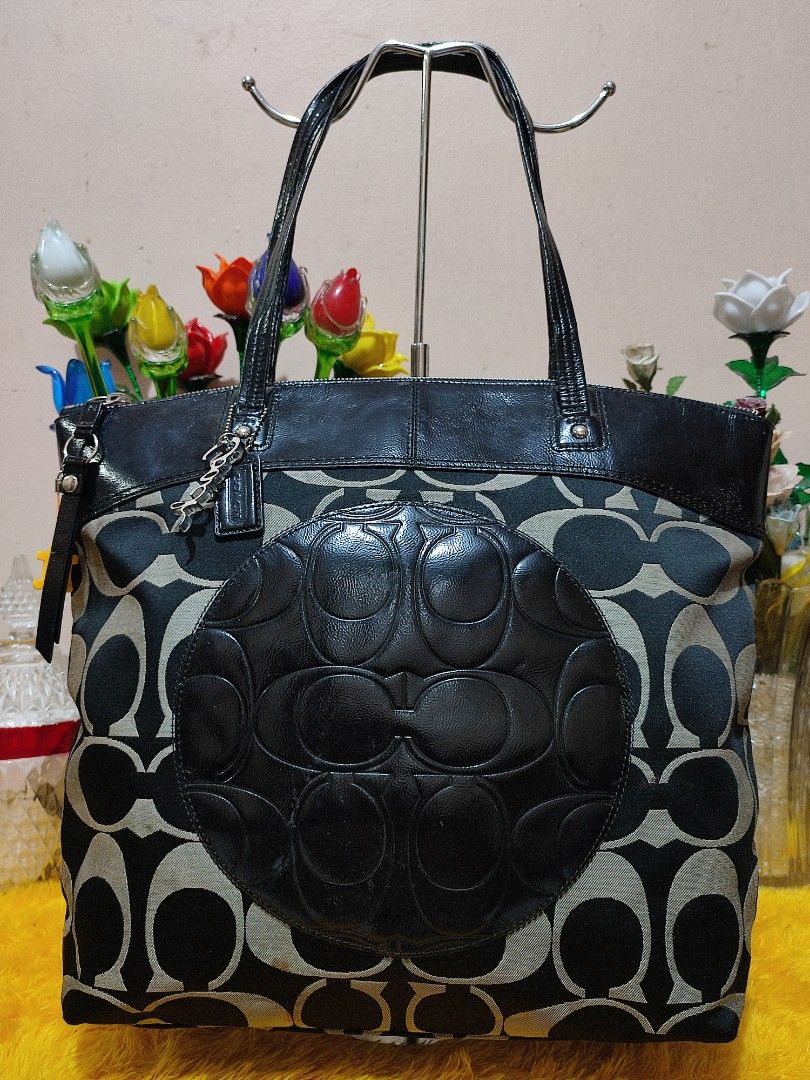 Coach laura 2025 signature tote bag
