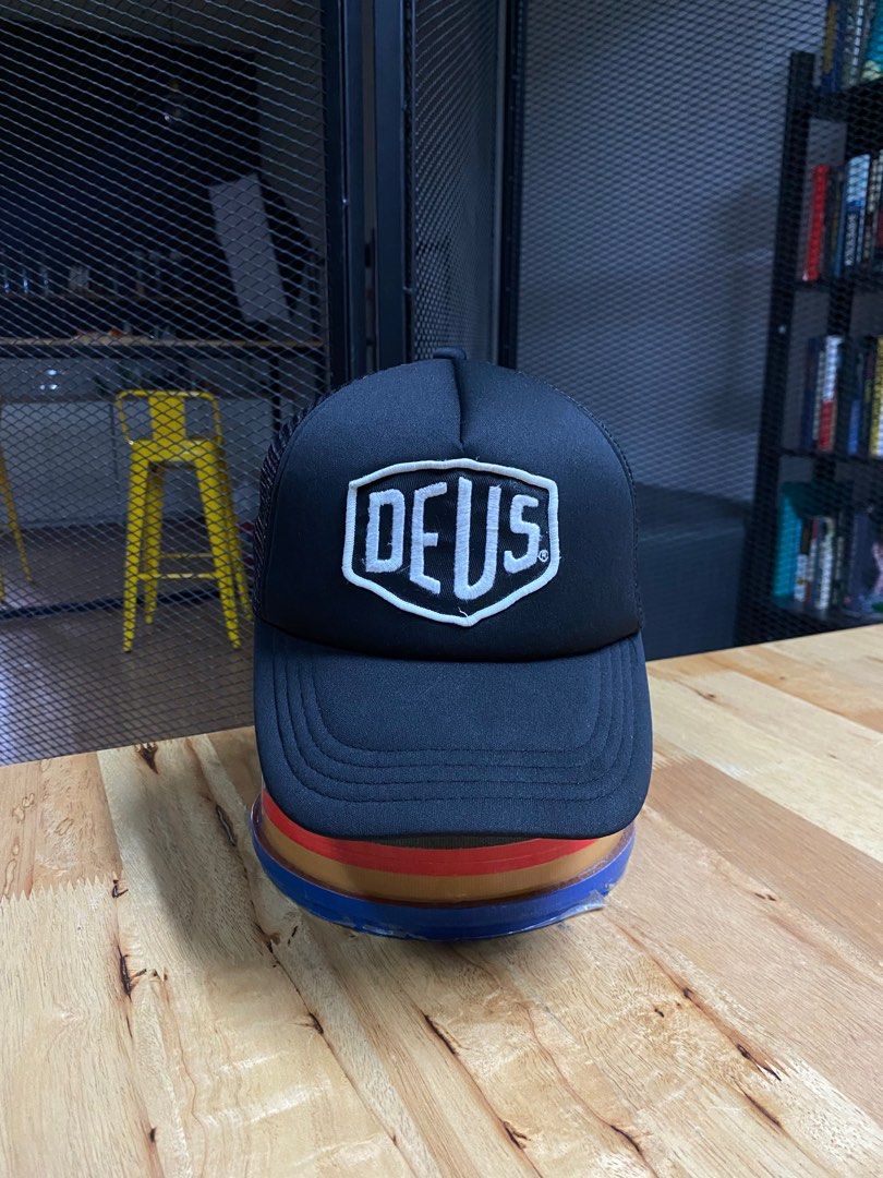 Trucker hotsell cap deus