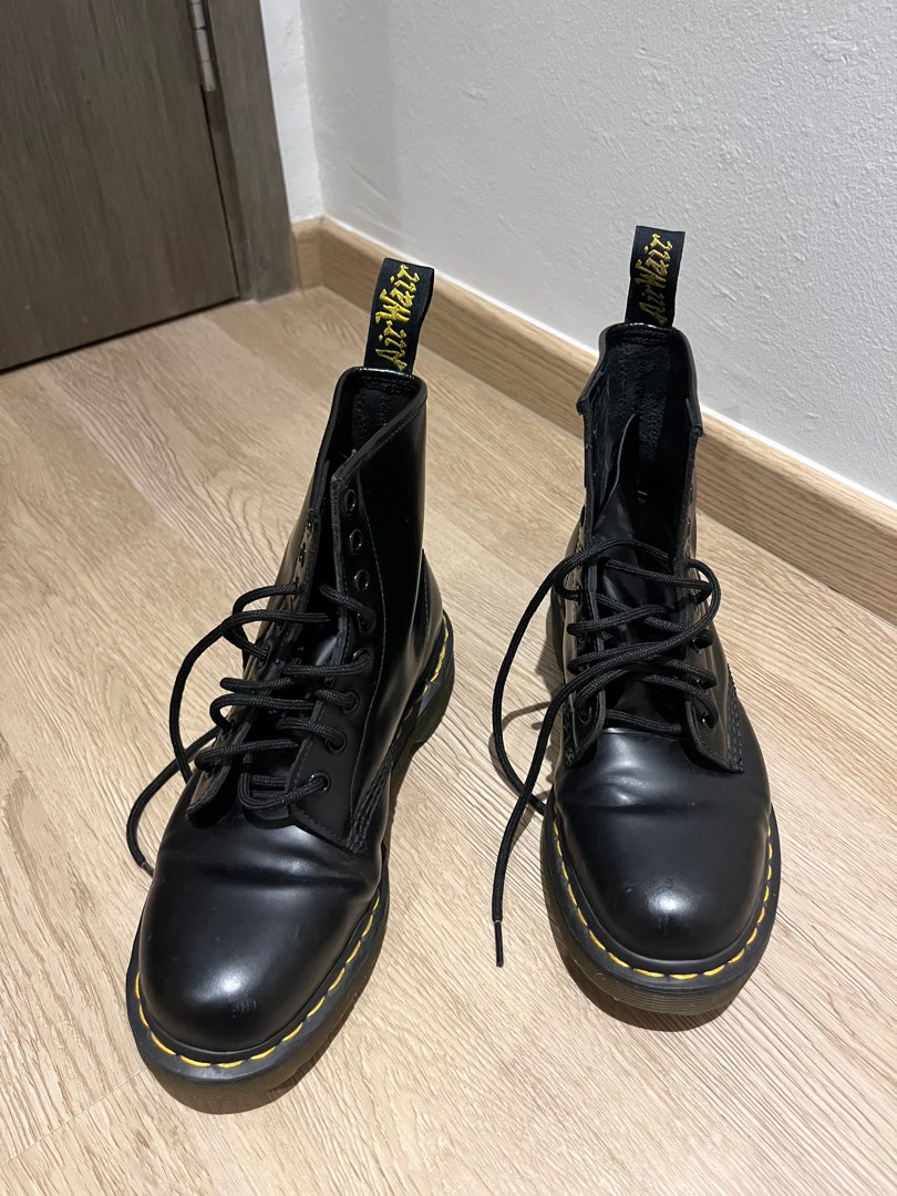 Martens 146 outlet smooth black