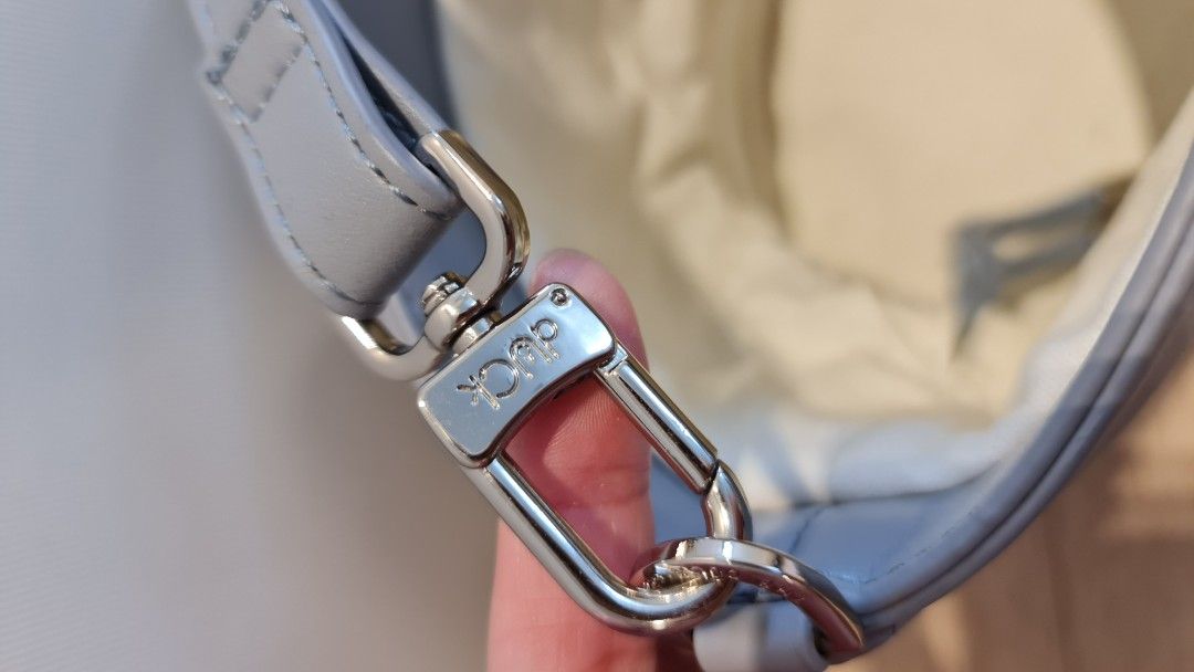 dUCk bucket bag, Women's Fashion, Bags & Wallets, Crossbody Bags on Carousell