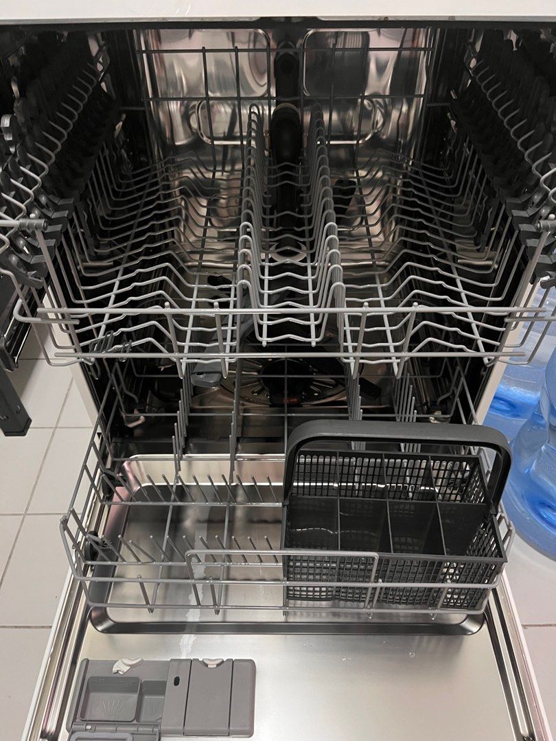 ELECTROLUX ESF5206LOW DISHWASHER WITH AIR DRY, TV & Home Appliances