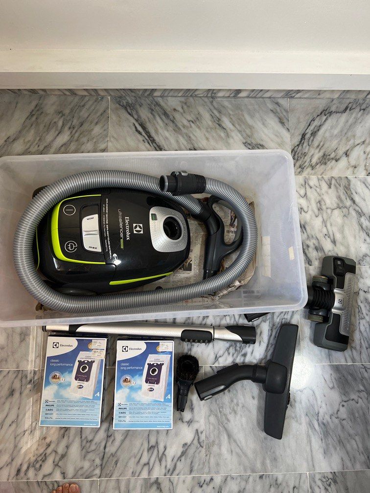 Electrolux ultrasilencer vacuum cleaner with free vacuum bag and