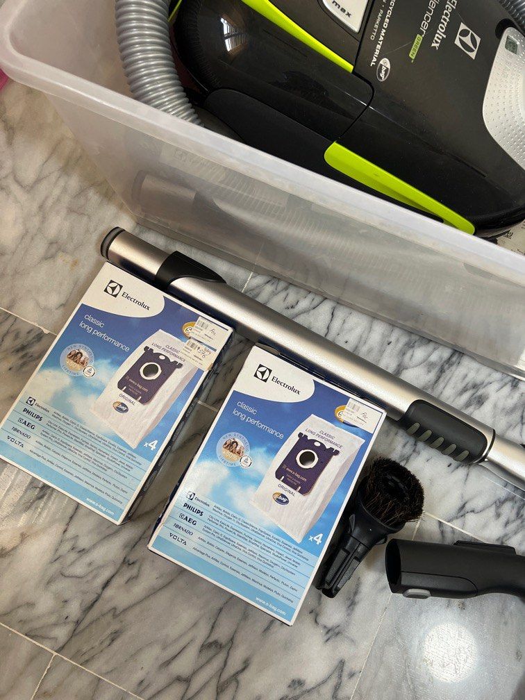 Electrolux ultrasilencer vacuum cleaner with free vacuum bag and
