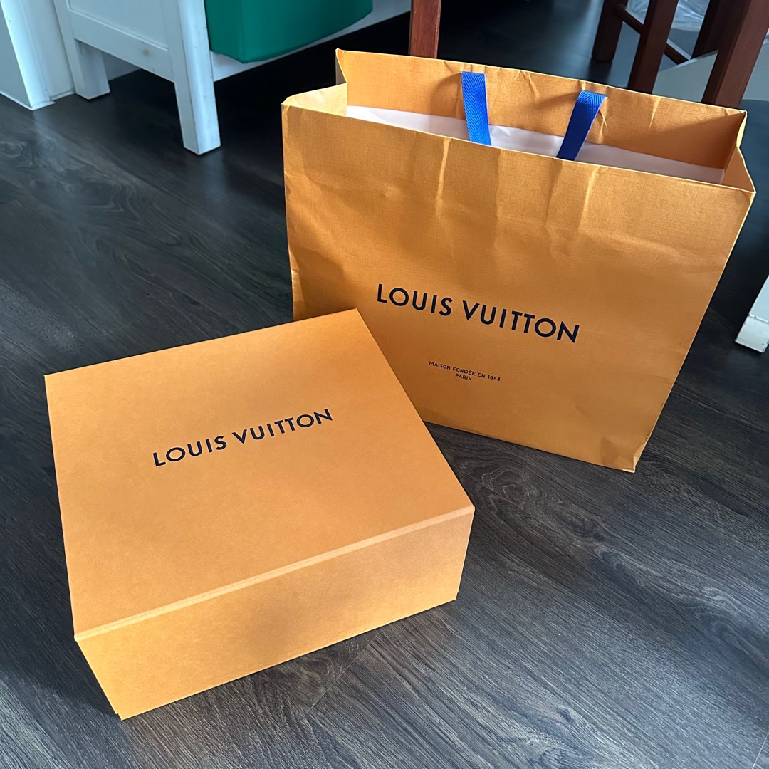 LOUIS VUITTON MAISON FONDEE EN 1854 PARIS Paper Bag, Luxury, Accessories on  Carousell