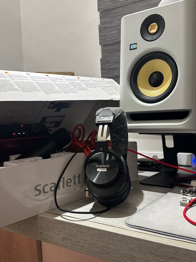 Focusrite scarlett studio 2i2 condenser microphone and headphones
