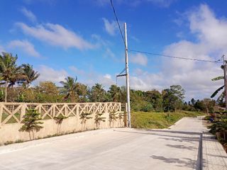 For sale lot only 1000 sqm in Alfonso Cavite beside La Prairie Tagaytay