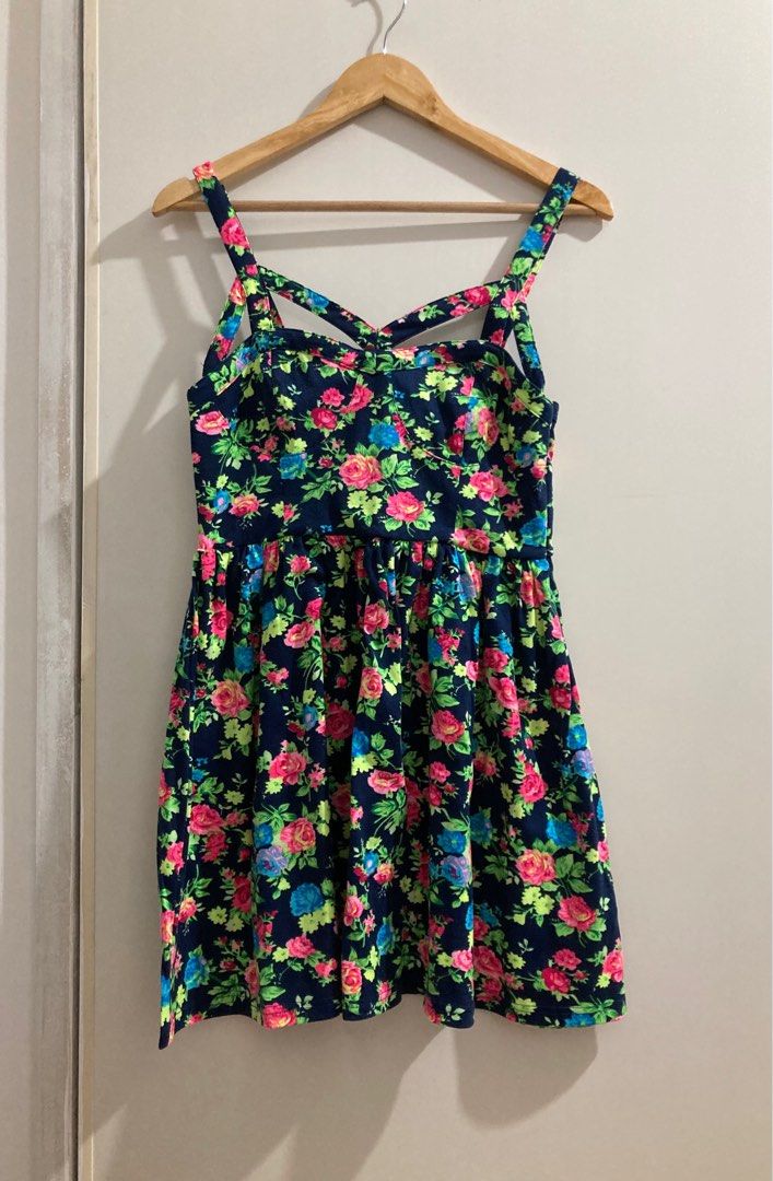 Forever 21 floral dress (Category: Dresses) located in Bacoor. Submitted by cherc. (Listing ID 1239891659, Image 1). Description: Used 2-3x only Cute when worn Semi stretch, can fit up to semi L Lp posted.