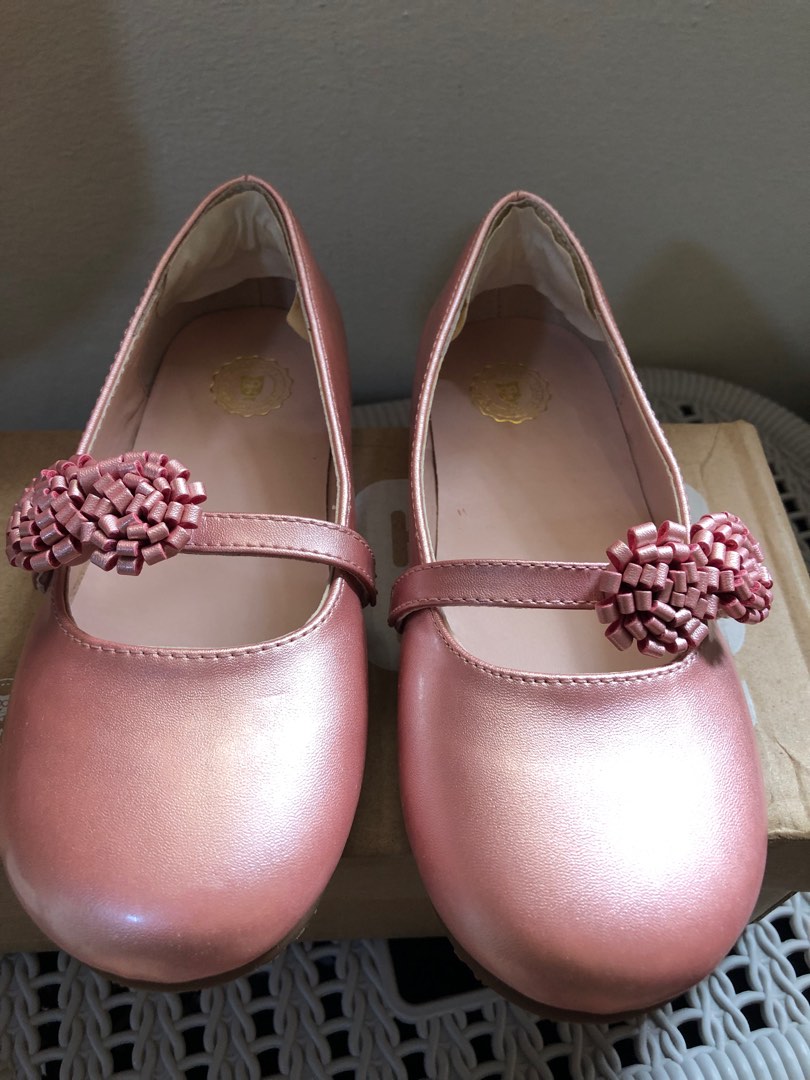 Girls deals maroon shoes