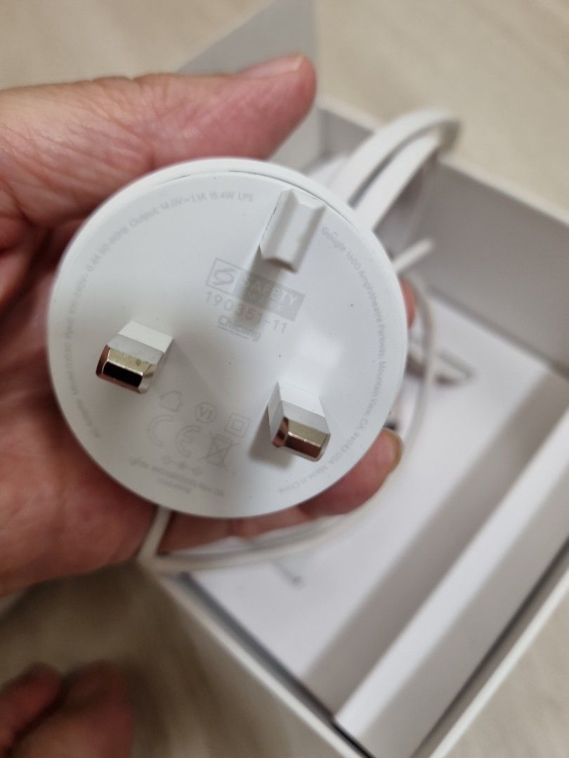 Google NEST WiFi Router (Model H2D) including original Google charger