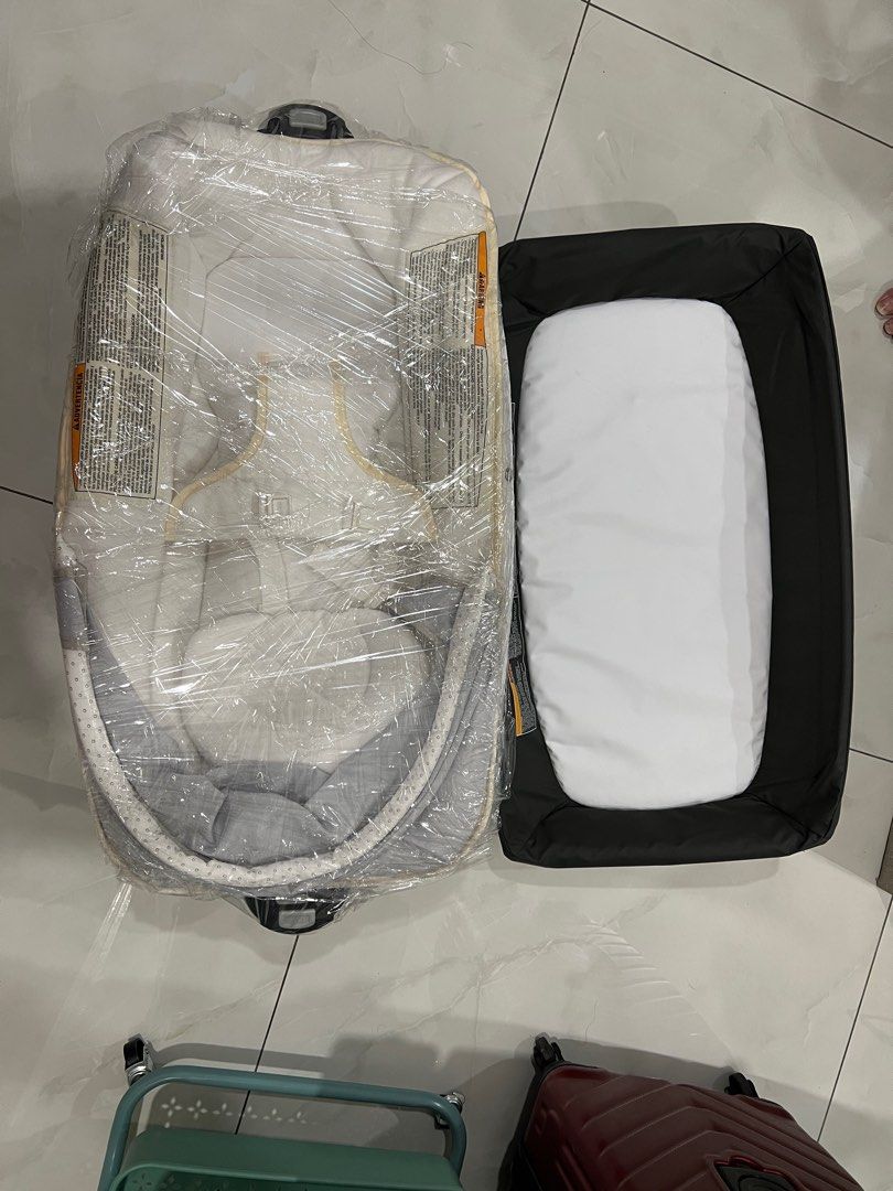 Graco changing diaper table and small bed Babies Kids Baby