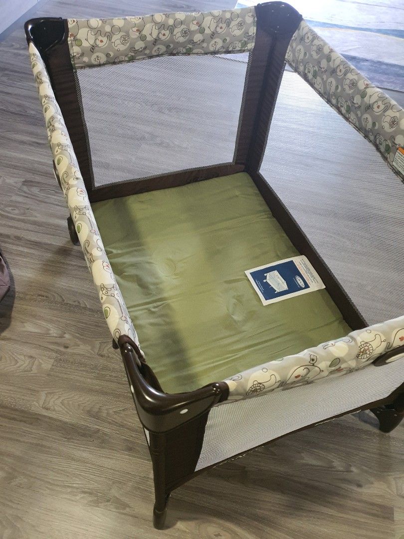 Graco portable playpen and crib, Babies & Kids, Baby Nursery & Kids