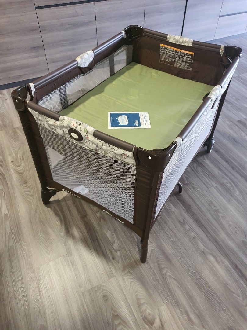 Graco portable playpen and crib, Babies & Kids, Baby Nursery & Kids