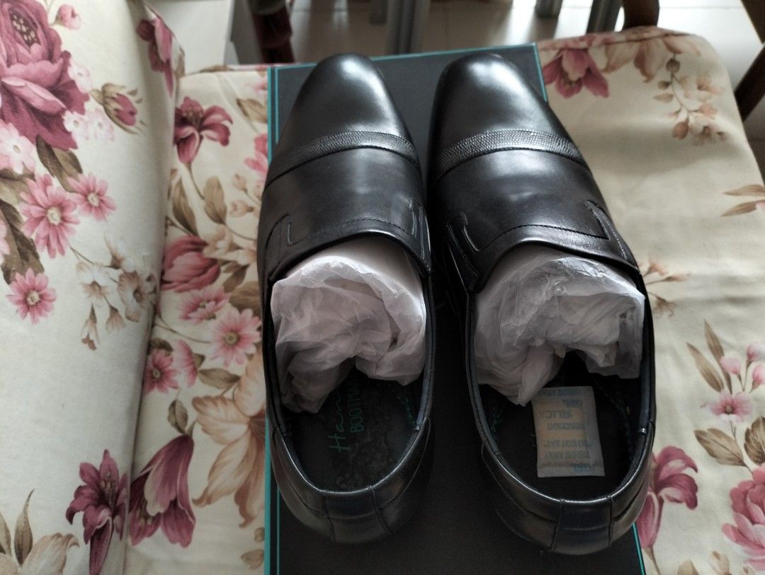 Hanson Bootmaker (Category: Dress Shoes) located in Singapore. Submitted by kaytucktay (Listing ID 1239729191, Image 3). Description: Size 40 brand new shoes decided to sell due too many shoes no lower ballers interested DM me.