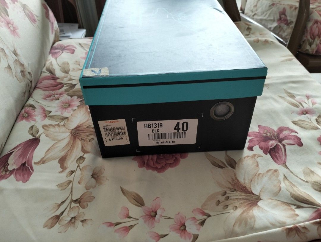 Hanson Bootmaker (Category: Dress Shoes) located in Singapore. Submitted by kaytucktay (Listing ID 1239729191, Image 2). Description: Size 40 brand new shoes decided to sell due too many shoes no lower ballers interested DM me.