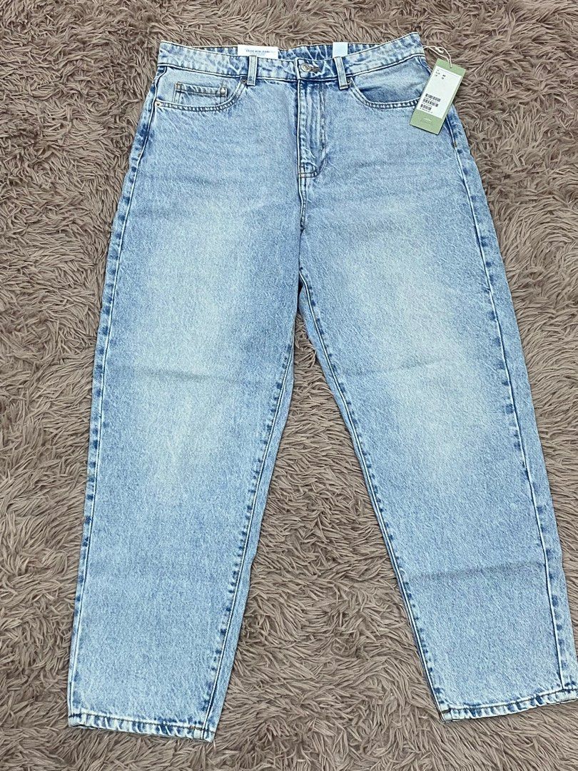 H&M Mom Loose-fit Ultra High Jeans, Women's Fashion, Bottoms, Jeans &  Leggings on Carousell