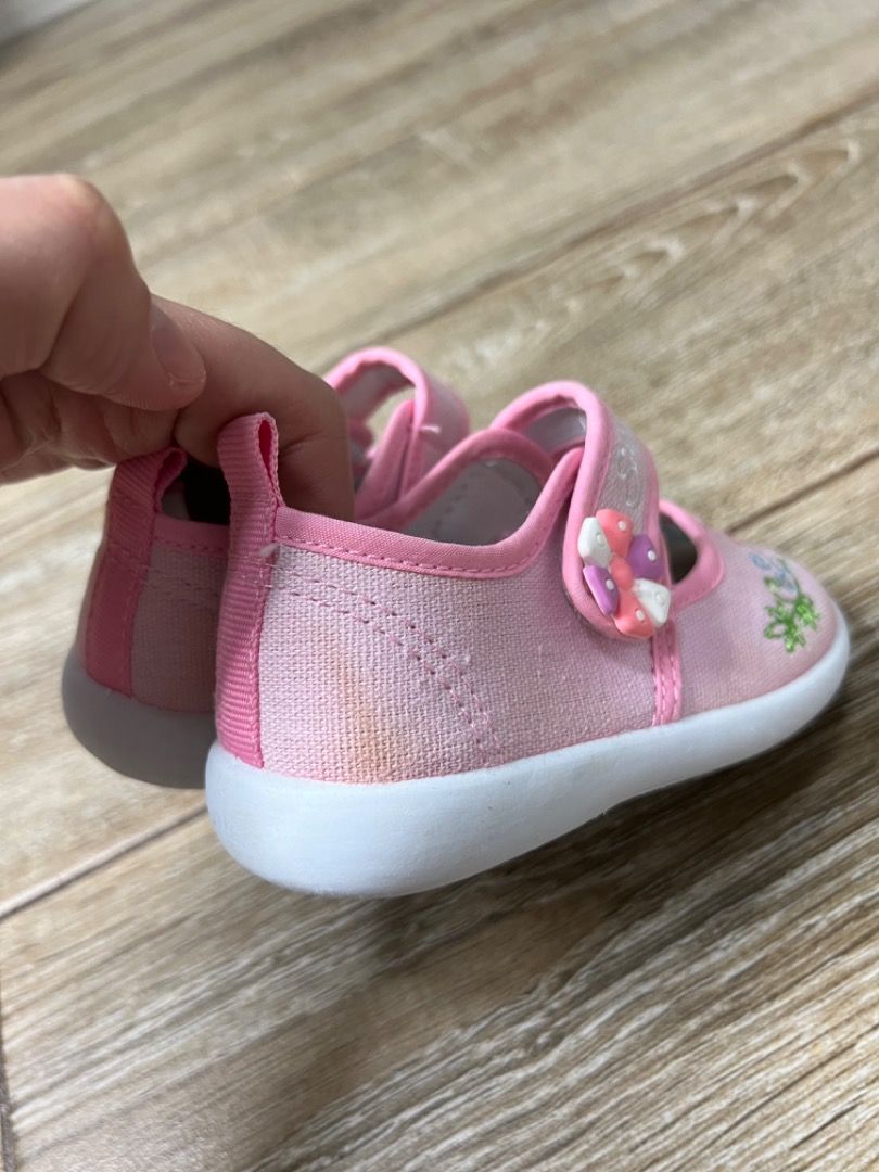 Infant/ Baby Walking Shoes (Category: Babies & Kids Fashion) located in Pasig City. Submitted by tinytreasuresph (Listing ID 1239807758, Image 3). Description: SNOOPY PINK DOLL SHOES 🌼 For infant to toddler 🌼 Comfy sole 🌼 With slight discoloration but NOTt noticeable 🌼 Condition: 9/10 .