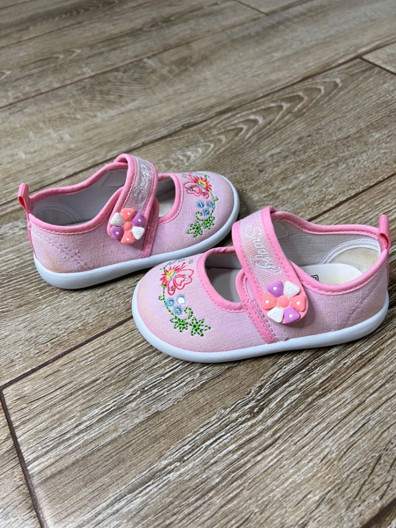 Infant/ Baby Walking Shoes (Category: Babies & Kids Fashion) located in Pasig City. Submitted by tinytreasuresph (Listing ID 1239807758, Image 2). Description: SNOOPY PINK DOLL SHOES 🌼 For infant to toddler 🌼 Comfy sole 🌼 With slight discoloration but NOTt noticeable 🌼 Condition: 9/10 .
