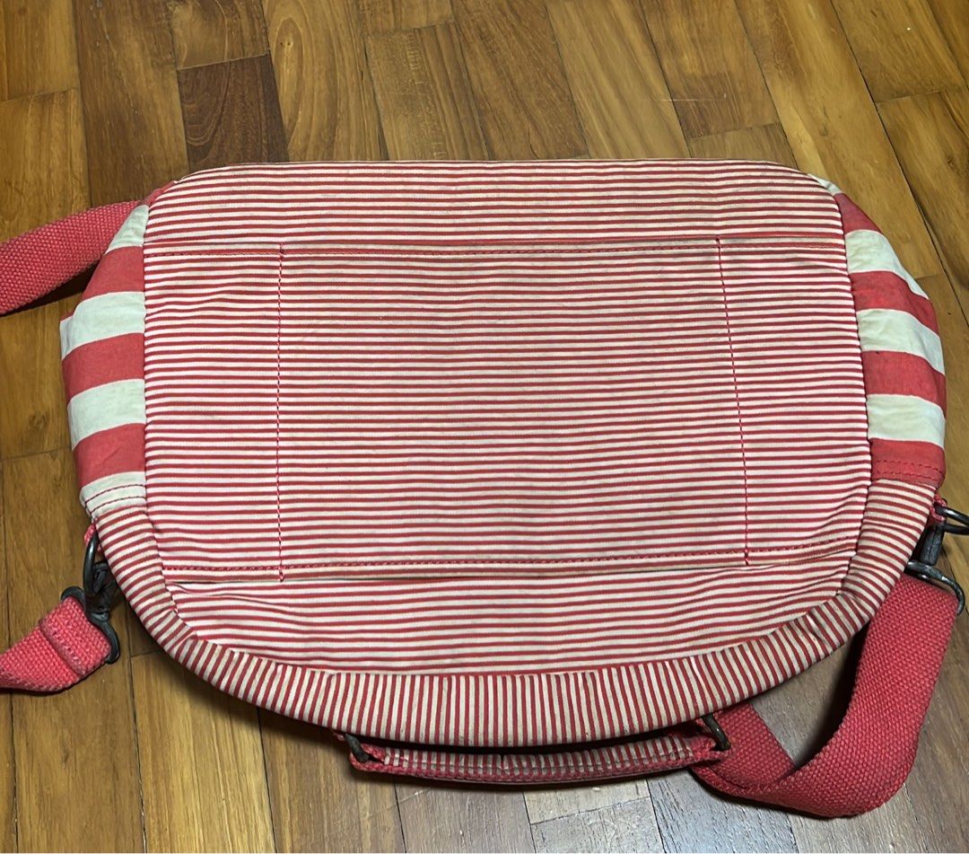 Kipling bag (Category: Cross-body Bags) located in Singapore. Submitted by kayla08 (Listing ID 1236044821, Image 4). Description: No keychain Bag only .