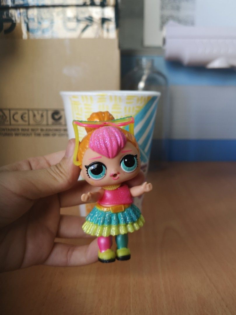 L. O. L surprise doll original . Neon Q.T limited edition