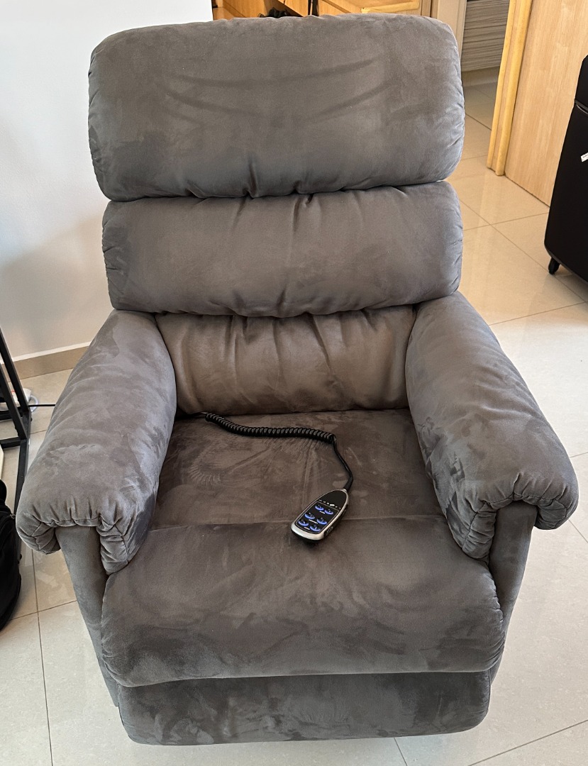LaZBoy Rialto recliner, Furniture & Home Living, Furniture, Chairs on Carousell