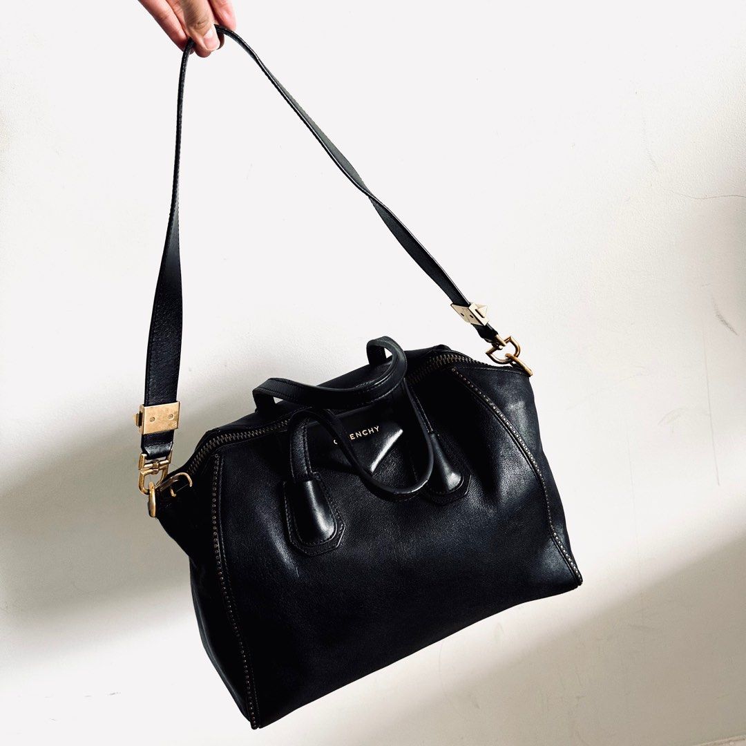 LIKE NEW Givenchy Antigona Black GHW Medium Classic Chevre