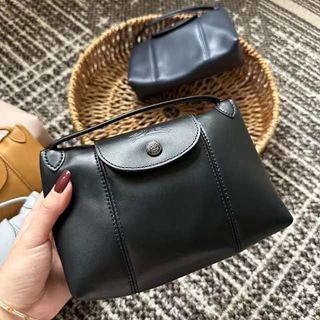 (Category: ) located in . Submitted by watchandbag (Listing ID 1239722821, Image 1). Description: .