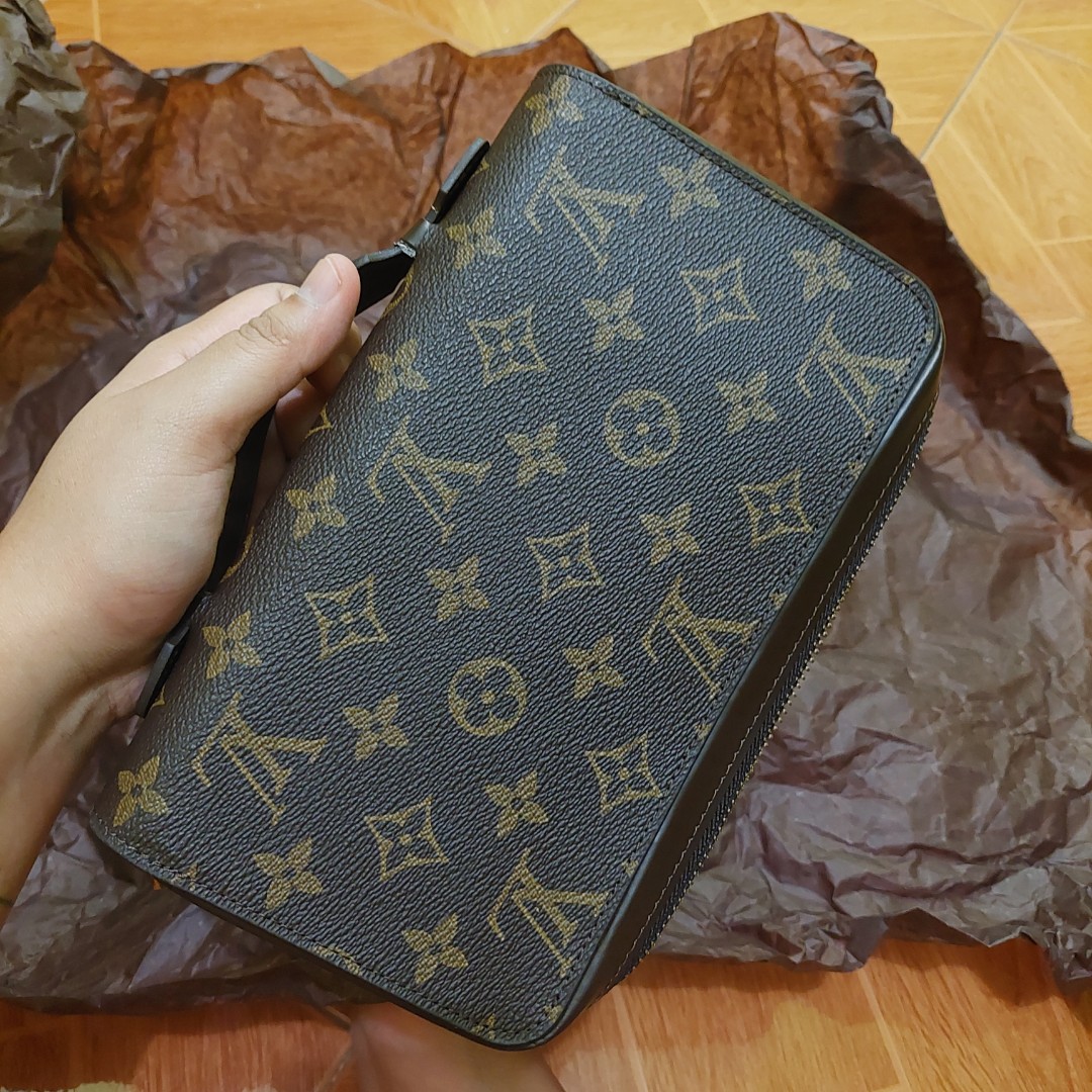 Authentic Louis Vuitton Black Epi Sellier Dragonne Clutch Bag, Luxury, Bags  & Wallets on Carousell