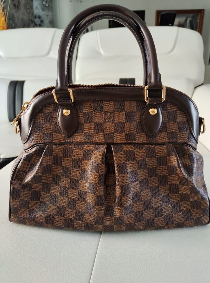 LOUIS VUITTON DAMIER TREVI PM, Luxury, Bags & Wallets on Carousell