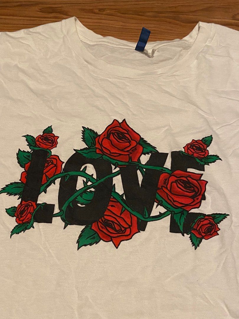 Love graphic t shirt outlet
