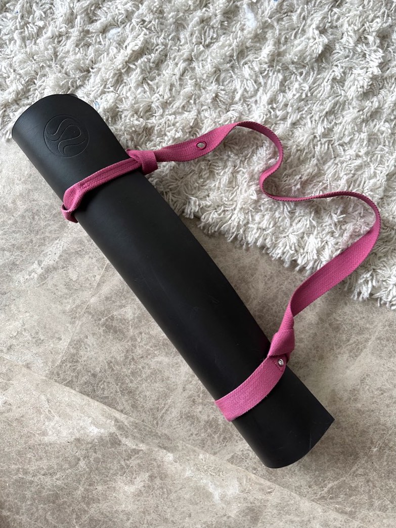 Lululemon 5mm Yoga Mat with Free Strap, Sports Equipment, Exercise