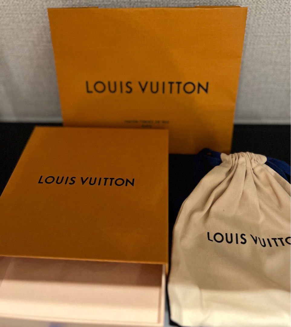 Louis vuitton belt hotsell box and dust bag