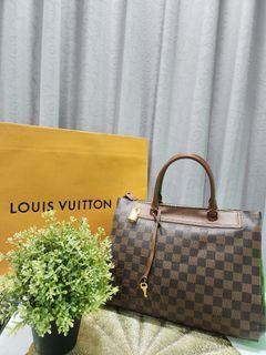 PALLAS LV Beauty Case D-ring Chunky Chain Strap Convert to Sling Shoulder  Handcarry bag, Luxury, Bags & Wallets on Carousell