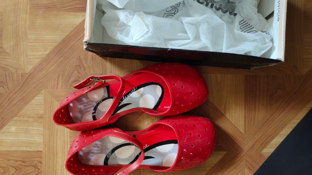 Melissa 20cm (Category: Babies & Kids Fashion) located in Paranaque City. Submitted by arkco (Listing ID 1239756524, Image 1). Description: Used once Preloved Melissa of my daughter See all photos to appreciate Size (cm/inch) in the last pic Cod lalamove or gogoxpress/mcfa gcash or unionbank.