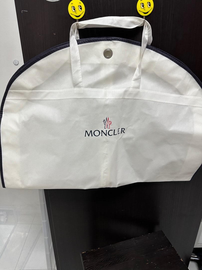 Moncler plastic bag outlet