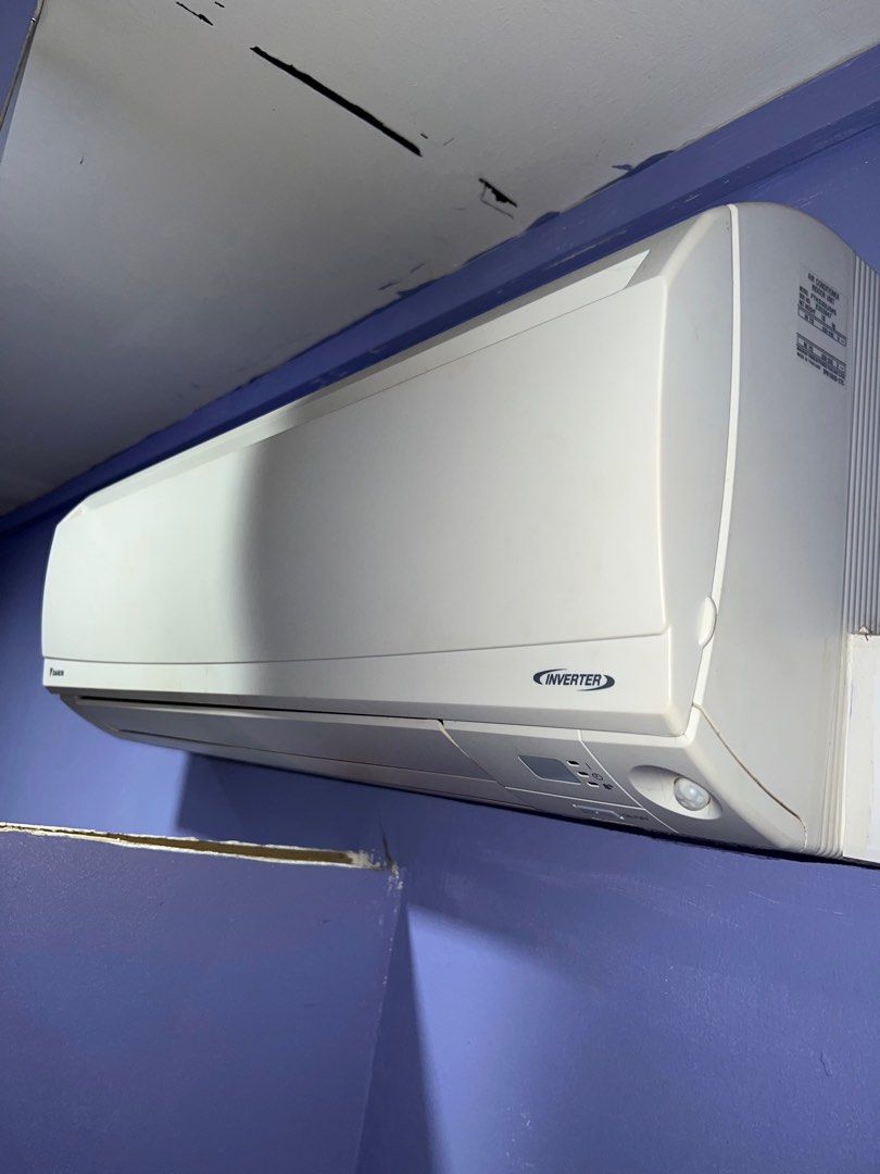 New use 4 months only DAIKIN Air conditioning with compressor, TV